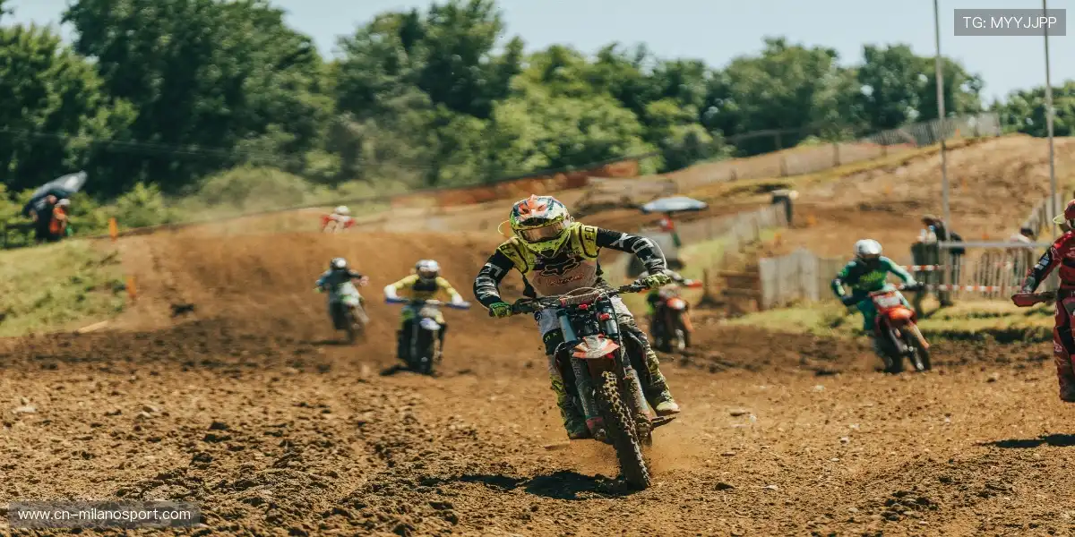 📸 汗水光影中闪烁，每一帧都如艺术品惊艳！🎨